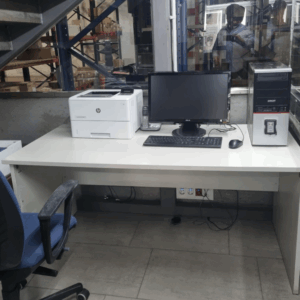 Mobiliario de oficina y equipos informáticos